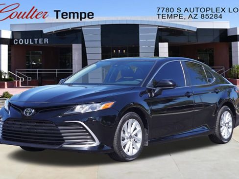 Used 2022 Toyota Camry LE image 1