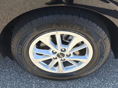 Used 2024 Kia Carnival LX image 29