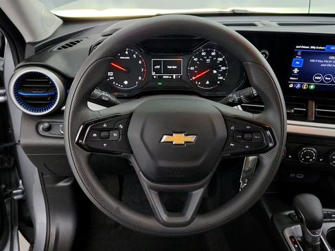 Certified 2025 Chevrolet Trax LS w/ LS Convenience Package FWD image 19