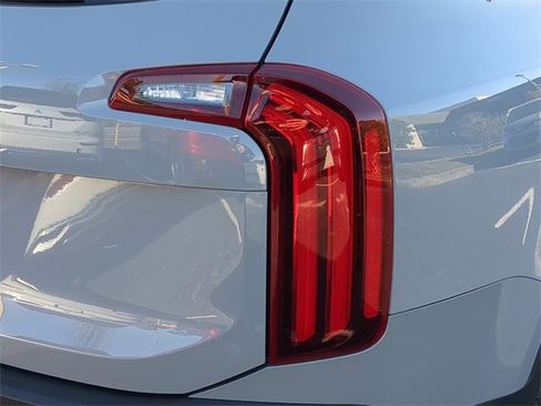 Used 2022 Kia Telluride SX w/ SX Prestige Package image 11