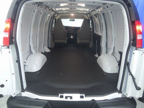 New 2026 Chevrolet Express 2500 Work Van w/ Driver Convenience Package image 26