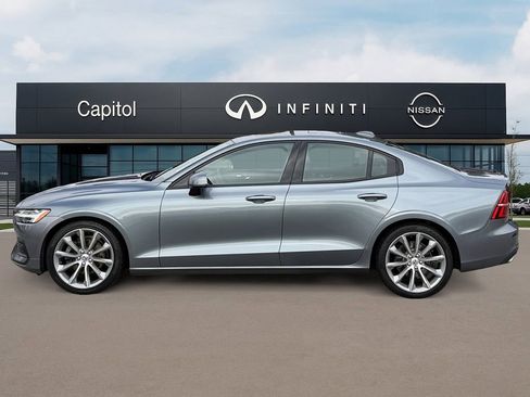 Used 2020 Volvo S60 T5 Momentum image 9
