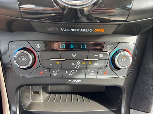 Used 2015 Ford Focus Titanium FWD image 27
