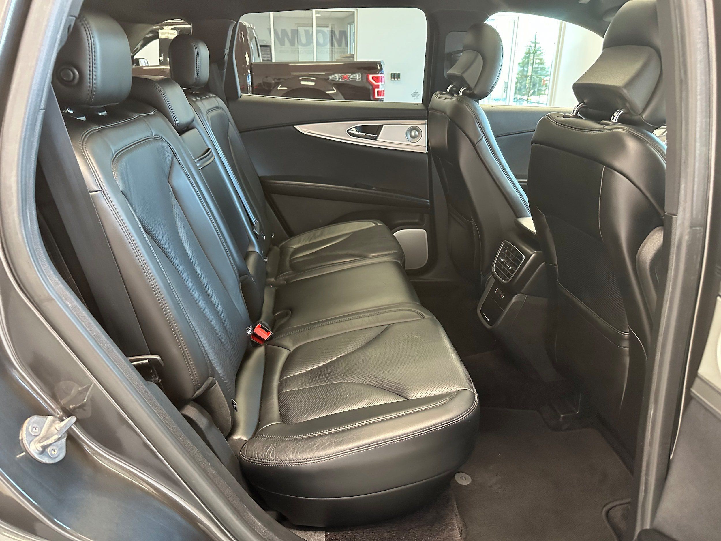 Used 2017 Lincoln MKX Reserve w/ Luxury Package AWD/4WD image 14