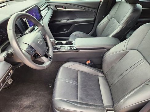 Used 2025 Toyota Camry XSE image 9