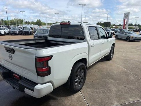 Certified 2025 Nissan Frontier SV w/ SV Convenience Package RWD image 4