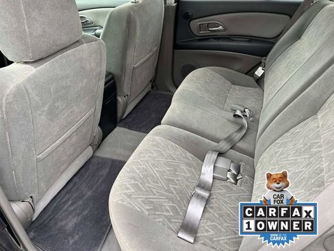 Used 2003 Isuzu Axiom S image 17