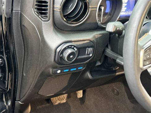 Used 2023 Jeep Wrangler Unlimited Sahara image 11