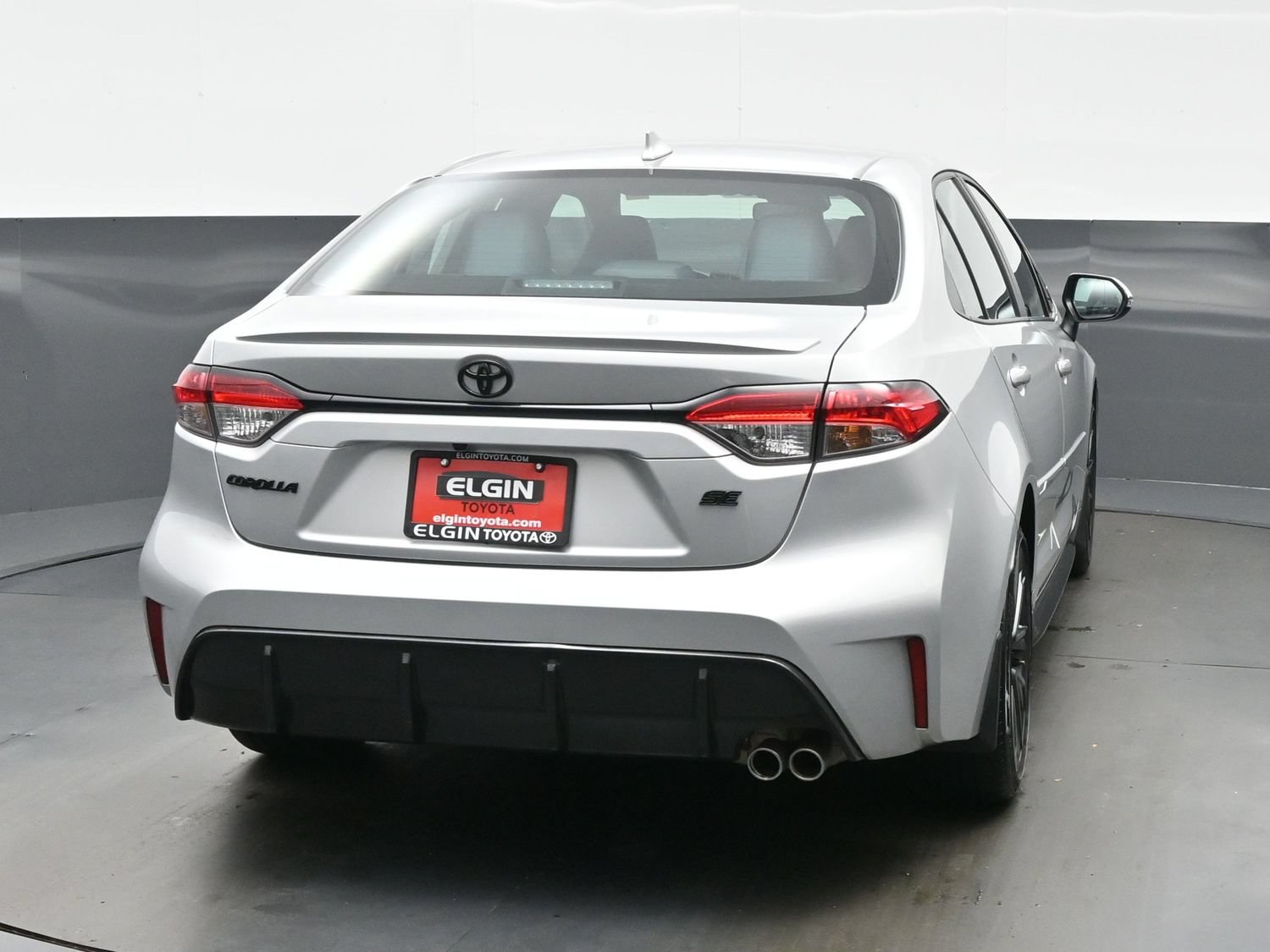 Used 2025 Toyota Corolla SE w/ SE Premium Package FWD image 5
