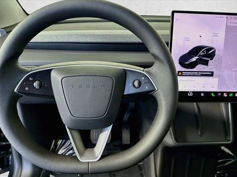 Used 2026 Tesla Model Y AWD image 10