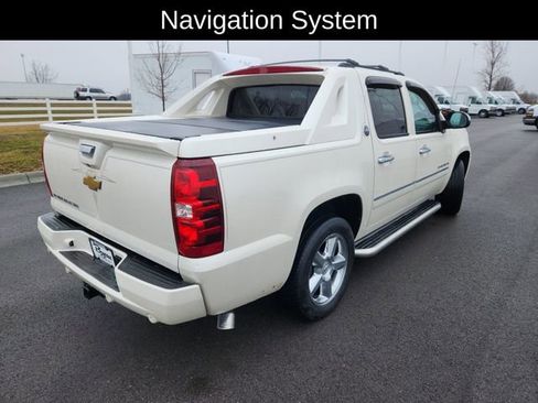 Used 2013 Chevrolet Avalanche LTZ image 11