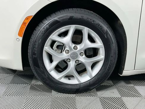 Used 2017 Chrysler Pacifica Touring-L Plus w/ Advanced Safetytec Group FWD image 33