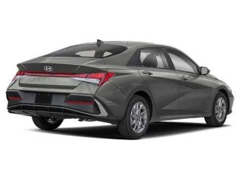 New 2026 Hyundai Elantra SEL Sport image 2