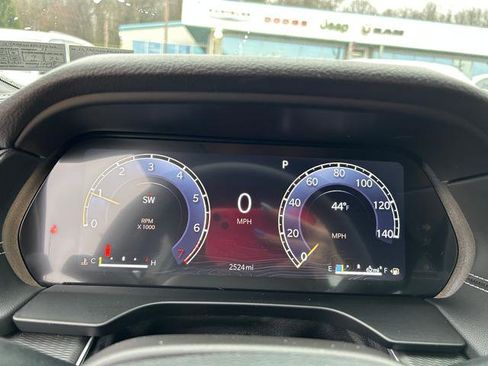 New 2025 Jeep Grand Cherokee Altitude image 17