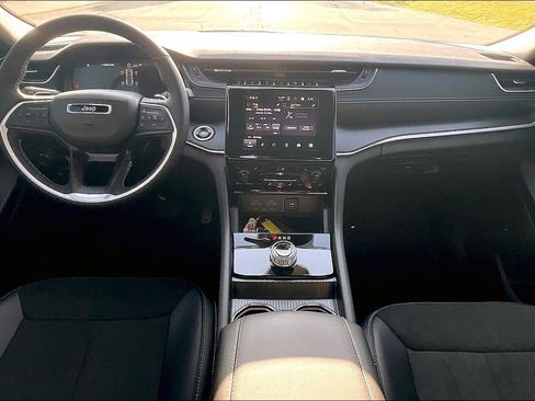 New 2025 Jeep Grand Cherokee Altitude AWD/4WD image 5