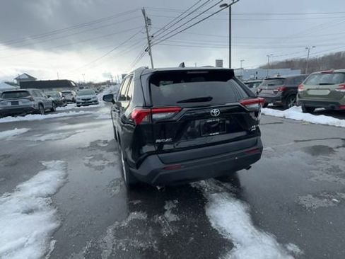 Used 2021 Toyota RAV4 LE image 7