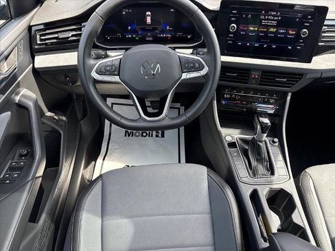 Used 2025 Volkswagen Jetta SE image 6