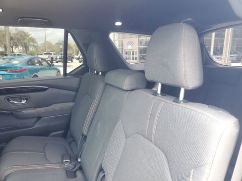 Used 2025 Honda Pilot Sport image 13