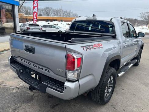 Used 2020 Toyota Tacoma TRD Off-Road w/ Technology Package image 10