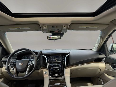 Used 2019 Cadillac Escalade ESV Luxury AWD/4WD image 46