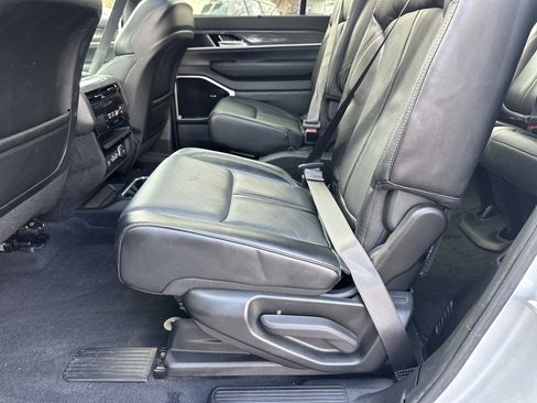 Used 2022 Jeep Wagoneer Series III w/ Premium Group I image 23