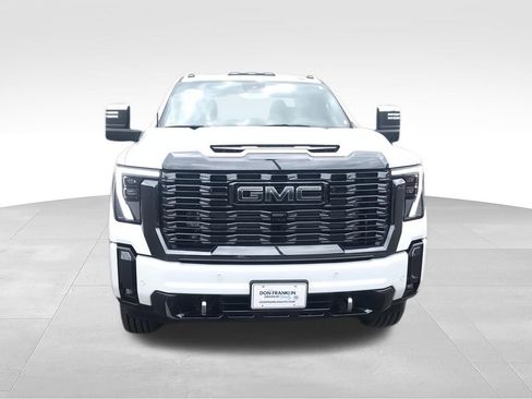 Used 2024 GMC Sierra 3500 Denali Ultimate AWD/4WD image 3