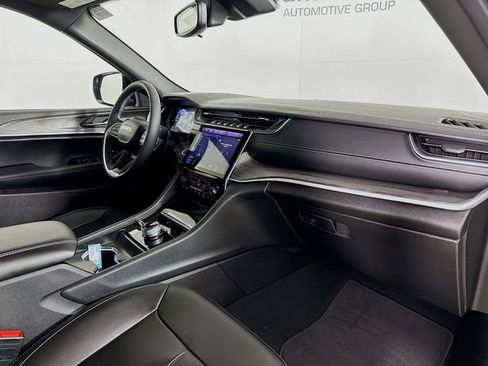 Used 2025 Jeep Grand Cherokee Limited image 31