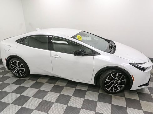 Used 2024 Toyota Prius Prime FWD image 5