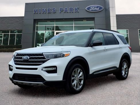 Used 2021 Ford Explorer XLT w/ Equipment Group 202A AWD/4WD image 3