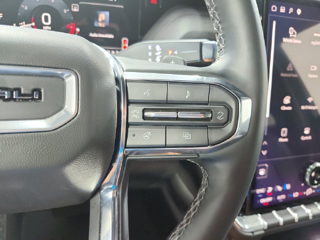 Used 2025 GMC Yukon Denali AWD/4WD image 23