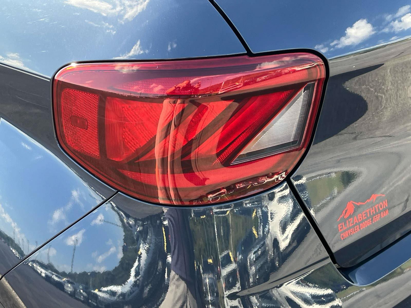 Used 2022 Hyundai Venue Limited FWD image 10