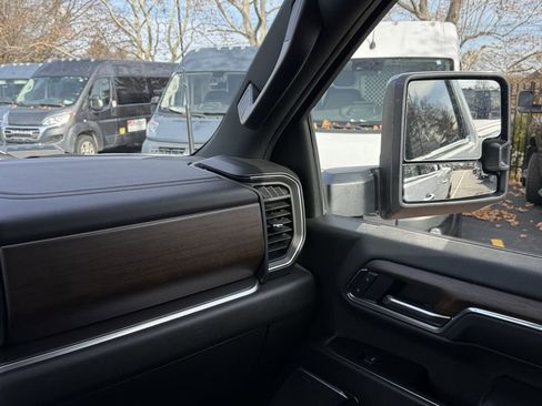 Used 2024 Chevrolet Silverado 3500 High Country w/ Technology Package image 27