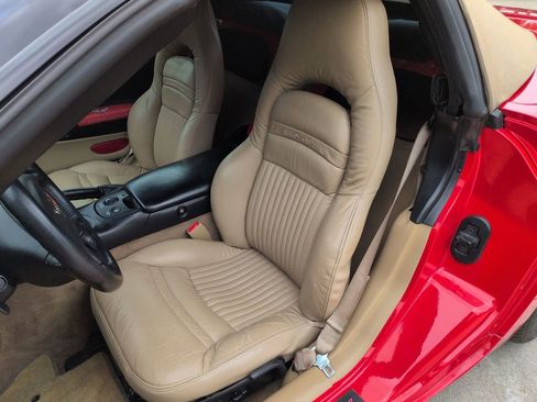 Used 2004 Chevrolet Corvette Convertible w/ Preferred Equipment Group RWD image 13