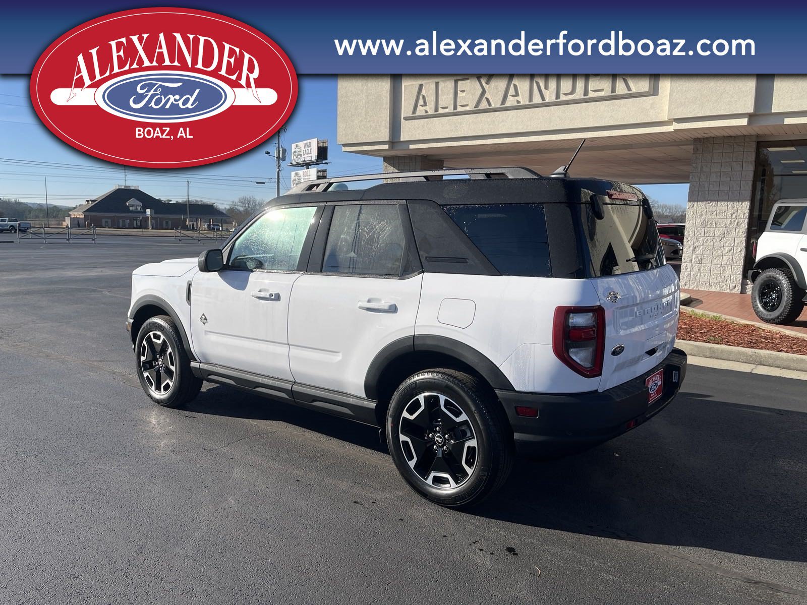 New 2024 Ford Bronco Sport Outer Banks w/ Tech Package AWD/4WD image 2