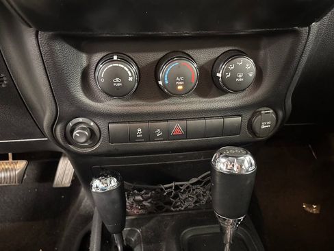 Used 2013 Jeep Wrangler Sport image 37