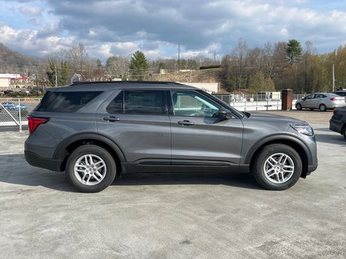 New 2026 Ford Explorer Active image 2
