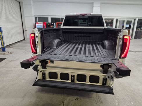 Used 2024 GMC Sierra 3500 Denali w/ Denali Reserve Package AWD/4WD image 7