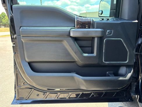 Used 2017 Ford F150 Platinum w/ Equipment Group 701A Luxury RWD image 15