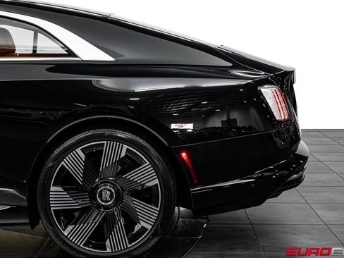 Used 2024 Rolls-Royce Spectre w/ Spectre Launch Package AWD/4WD image 17