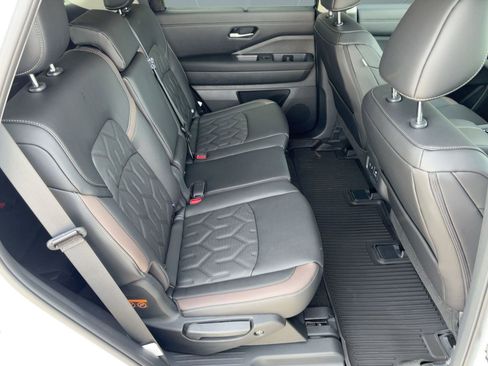 New 2026 Nissan Pathfinder Platinum image 29