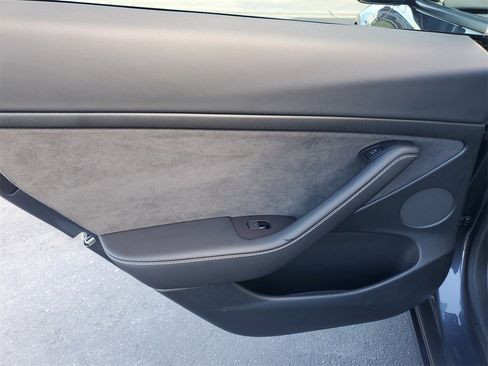 Used 2023 Tesla Model 3 Standard Range image 16