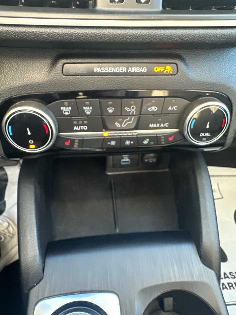 Used 2022 Ford Escape SE w/ SE Sport Appearance Package FWD image 25