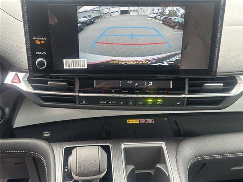 Certified 2025 Toyota Sienna XLE w/ XLE Plus Package image 17