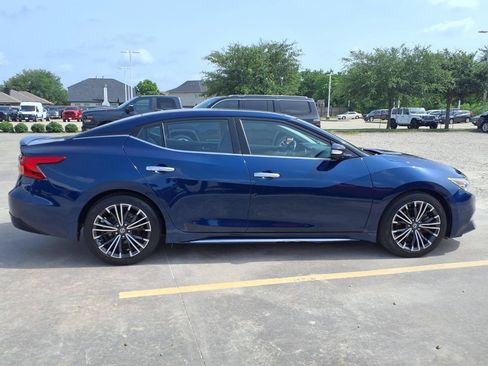 Used 2017 Nissan Maxima Platinum w/ Medallion Package FWD image 4