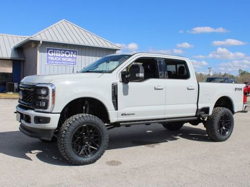 Used 2025 Ford F250 Lariat w/ Black Appearance Package image 5