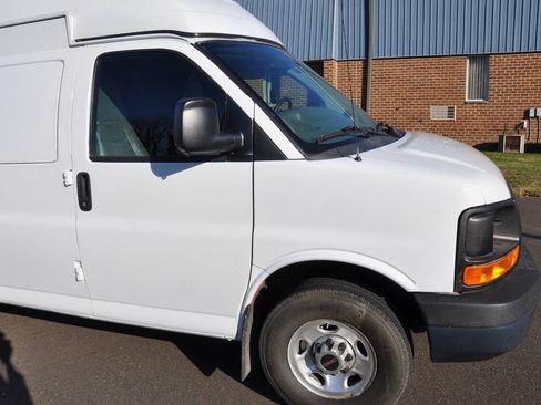 Used 2015 GMC Savana 2500 LS w/ Cold Climate Package RWD image 8