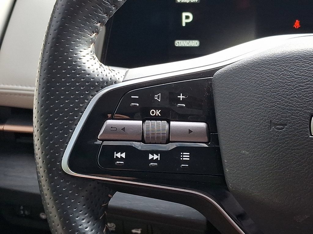 Used 2023 Nissan Ariya FWD image 21