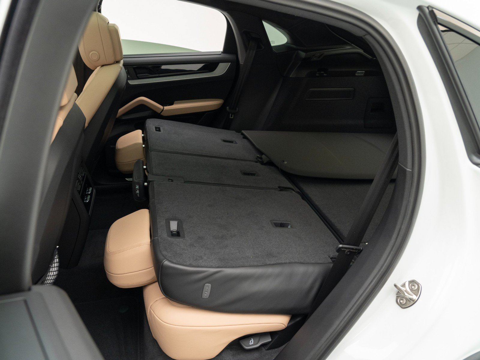 Certified 2026 Porsche Cayenne Coupe AWD/4WD image 29