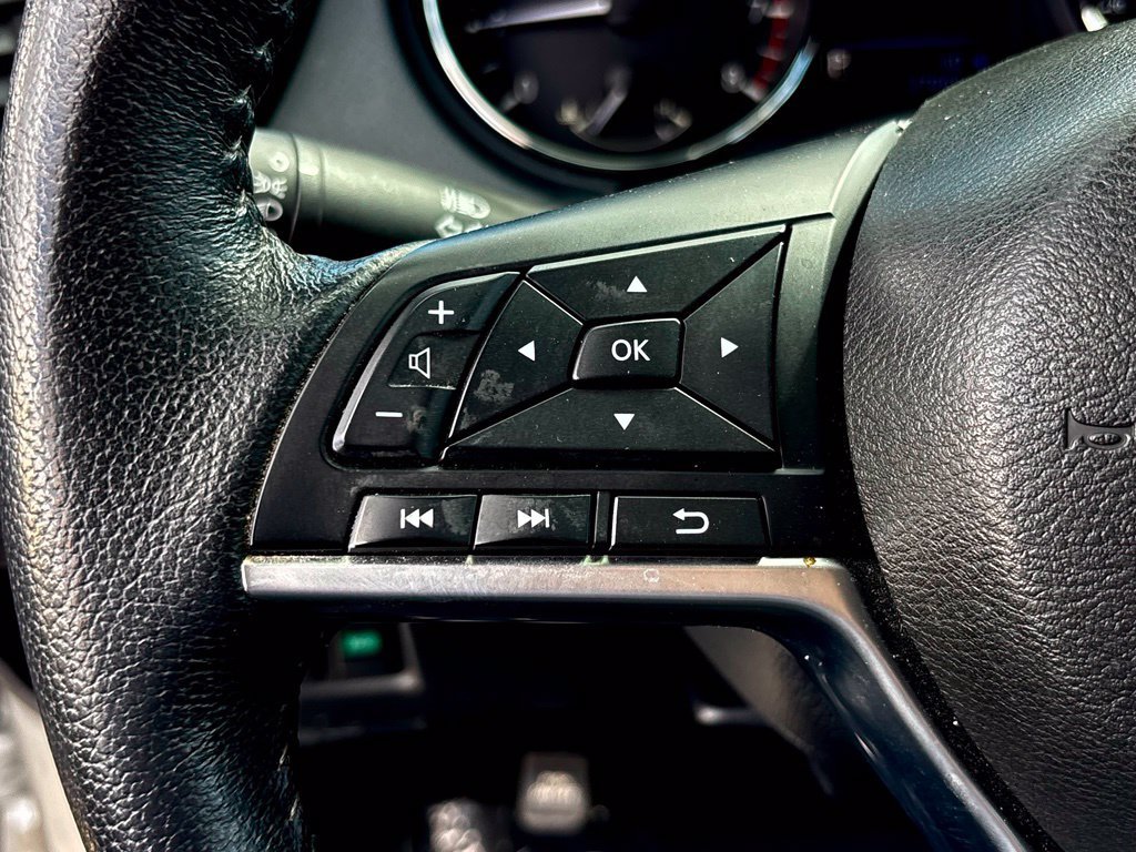 Used 2020 Nissan Rogue SV FWD image 15