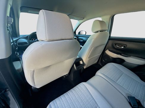 Used 2025 Honda HR-V LX image 21